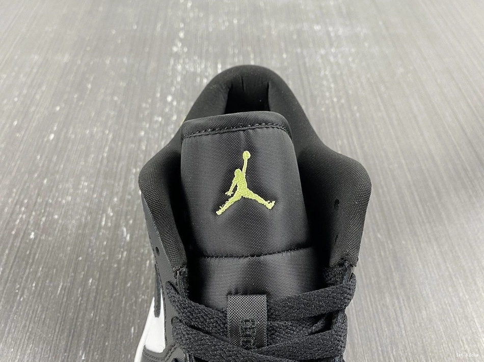 Green (W) Jordan Low Snakeskin - Vivid DX4446-301 1 1020